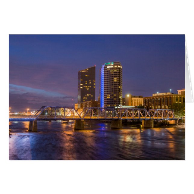 Skyline À Dusk, Sur La Grande Rivière (Devant horizontal)