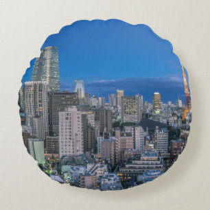 Skyline at twilight round pillow