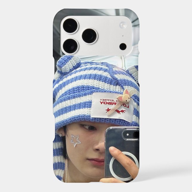 SKZ I.N's Iconic Loverboy Beanie Phone Case (Verso)