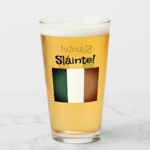 Sláinte ! Drapeau irlandais verre de bière St Patr