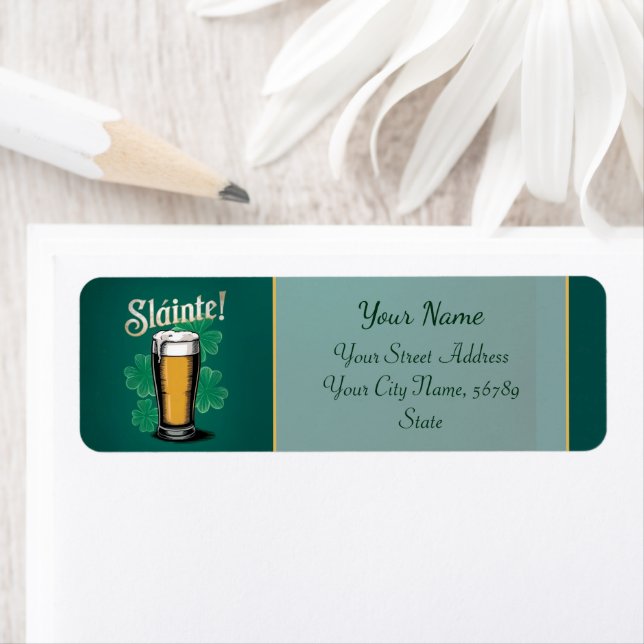 Slàinte ! Saint Patrick's Day Pint of Beer on Gree (En situation)