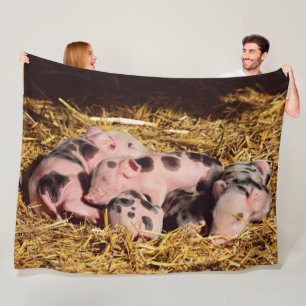 SLEEPY LITTLE PIGLETS FLEECE BLANKET