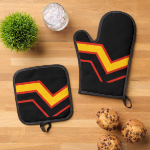 SlipperyJoe's rubber pride flag arrows chevrons st Oven Mitt & Pot Holder Set