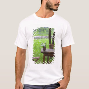 SLOVENIA, PRIMORSKA, Spodnja Idrija: Table on T-Shirt