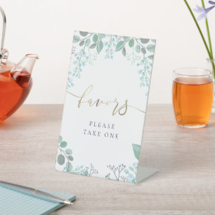 small pastel blue flowers favours pedestal sign