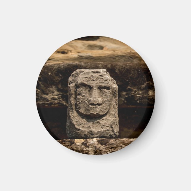 Smiling Stone Totem Cambodia Circle Magnet (Devant)