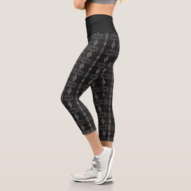 Snakes eye! capri leggings (Left)