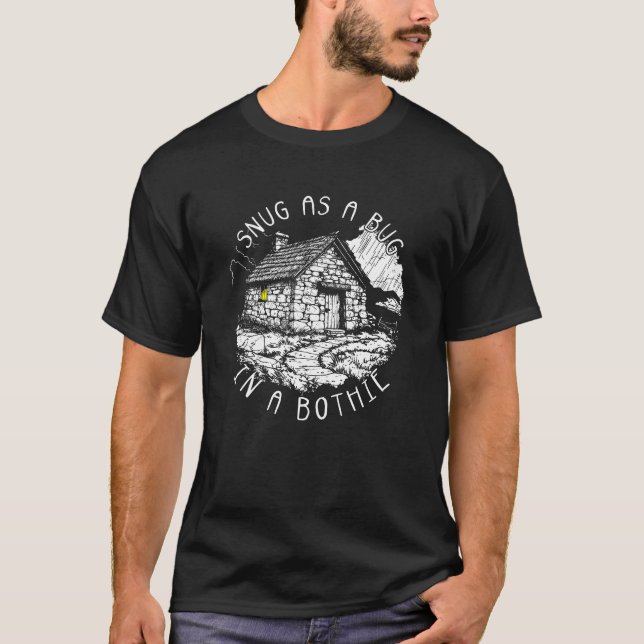 SNUG AS A BUG BOTHIE HIKER SCOTLAND TRAMPING HUT T-Shirt (Front)