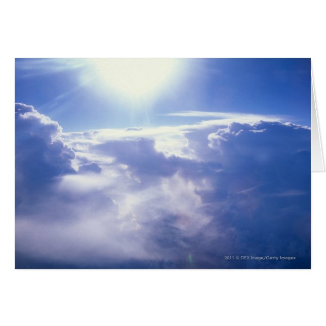 Soleil brillant à travers les nuages (Devant horizontal)