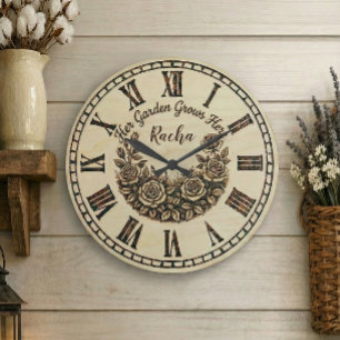 Son jardin grandit ici Horloge murale avec nom p