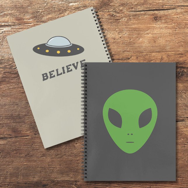 Soucoupe volante et Carnet Alien vert (Flying Saucer & Green Alien Notebook)