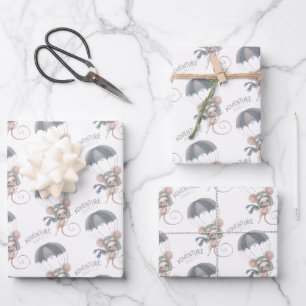 Souris Aventure attend les feuilles de papier enve