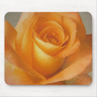 Souris Fleur rose jaune-orange de Mousepad sur le tapis
