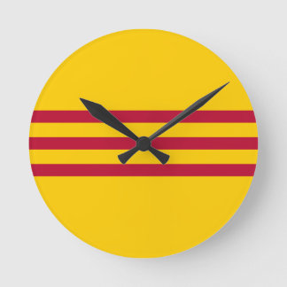 South Vietnamese Flag - Vietnam Cờ vàng ba sọc đỏ Round Clock