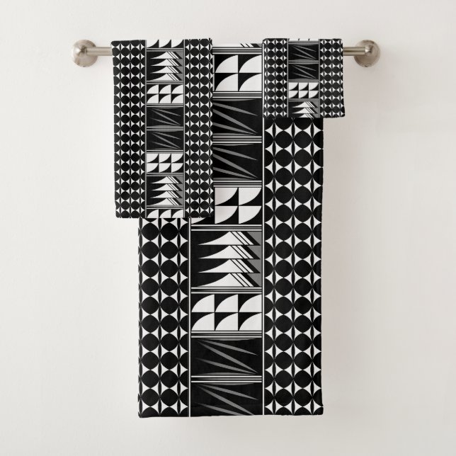 Southwest Feather Blessings in Grey Bath Towel Set (Insitu)