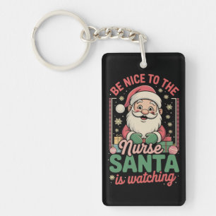 Soyez gentil avec l'infirmière, le Père Noël regar