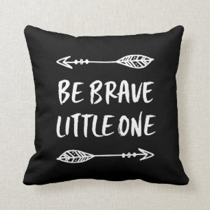 Soyez petit un coussin noir et blanc courageux