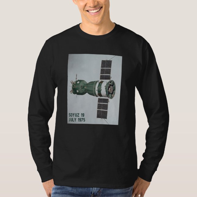 Soyuz Spacecraft Rocket Orbiter CCCP Space T-Shirt (Front)
