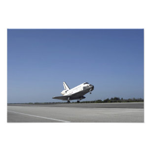Space shuttle Atlantis approaching Runway 33 Photo Print