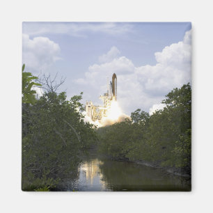 Space Shuttle Atlantis lifts off 25 Magnet