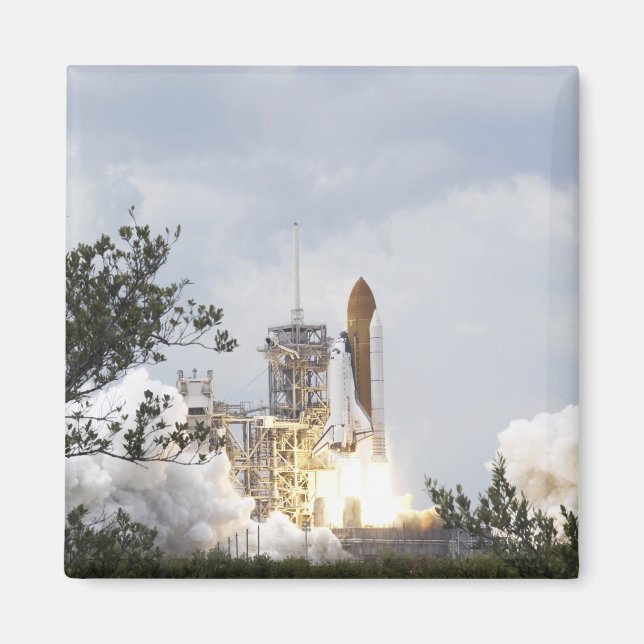 Space Shuttle Atlantis lifts off 3 Magnet (Front)