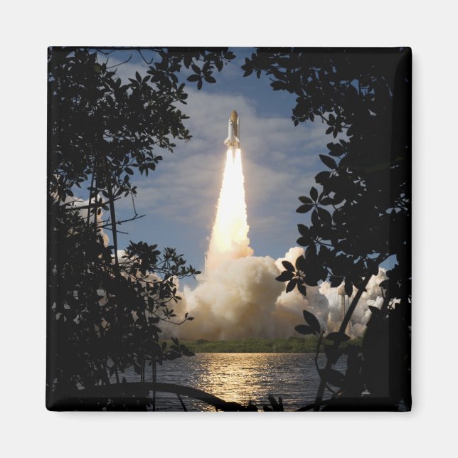 Space Shuttle Atlantis lifts off 9 Magnet (Front)