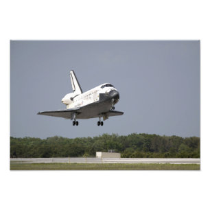 Space Shuttle Discovery approaches landing 2 Photo Print