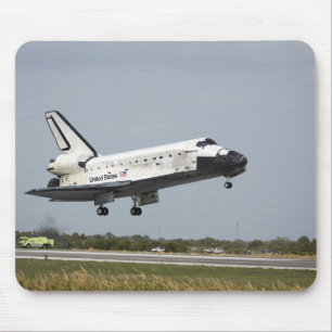 Space Shuttle Discovery approaches landing 3 Mouse Pad