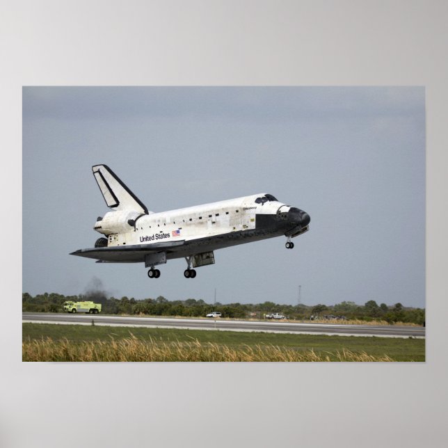 Space Shuttle Discovery approaches landing 3 Poster (Front)
