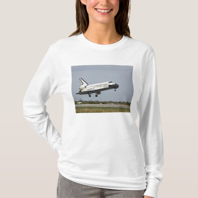 Space Shuttle Discovery approaches landing 3 T-Shirt (Front)