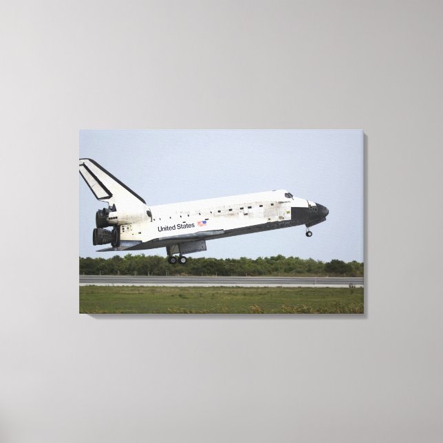 Space Shuttle Discovery approaches landing 4 Canvas Print (Front)