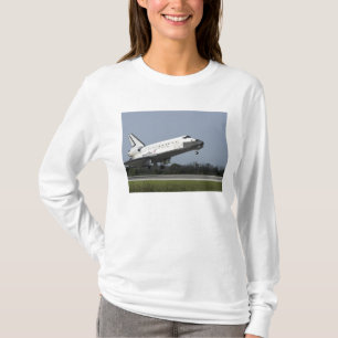 Space shuttle Discovery lands on Runway 33 2 T-Shirt