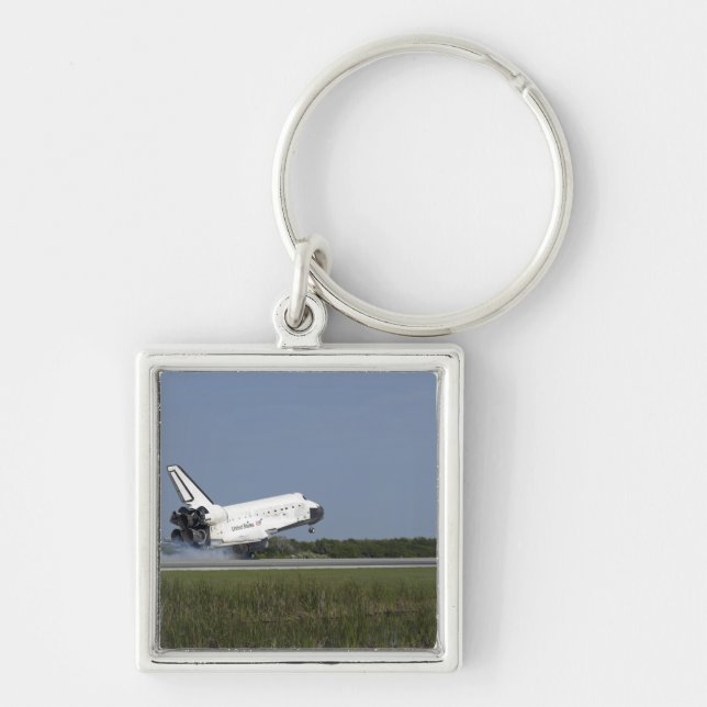 Space shuttle Discovery lands on Runway 33 4 Keychain (Front)