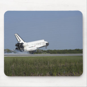 Space shuttle Discovery lands on Runway 33 4 Mouse Pad