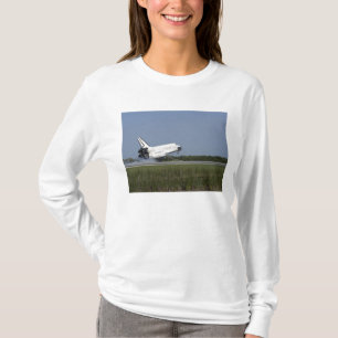 Space shuttle Discovery lands on Runway 33 4 T-Shirt