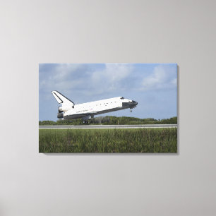 Space shuttle Discovery lands on Runway 33 Canvas Print