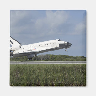 Space shuttle Discovery lands on Runway 33 Magnet