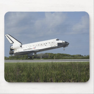 Space shuttle Discovery lands on Runway 33 Mouse Pad