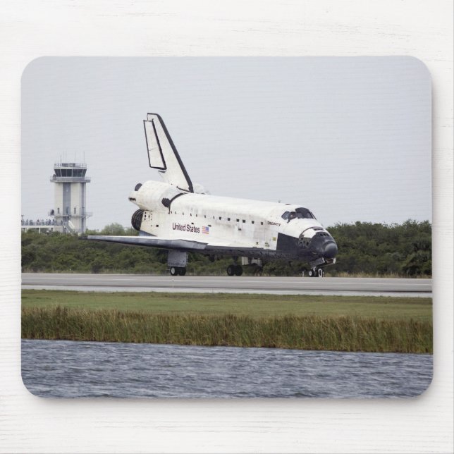 Space Shuttle Discovery on the runway Mouse Pad (Front)