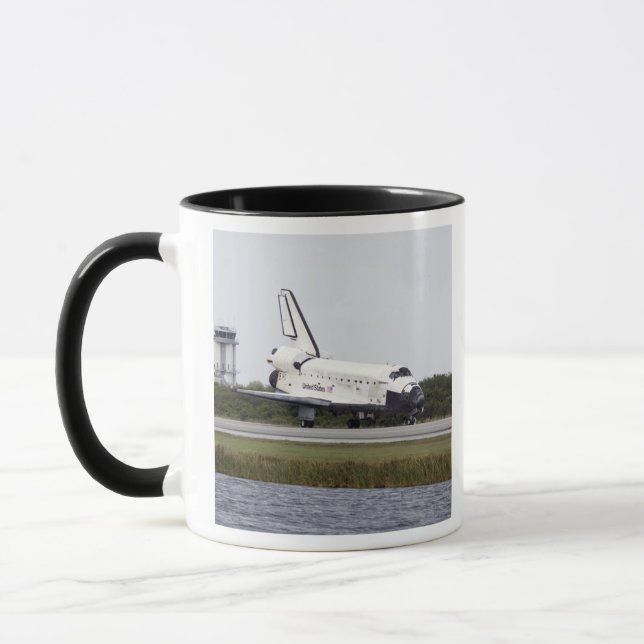 Space Shuttle Discovery on the runway Mug (Left)