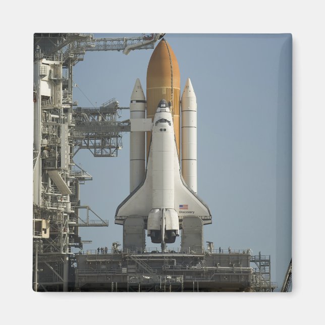Space Shuttle Discovery sits ready Magnet (Front)
