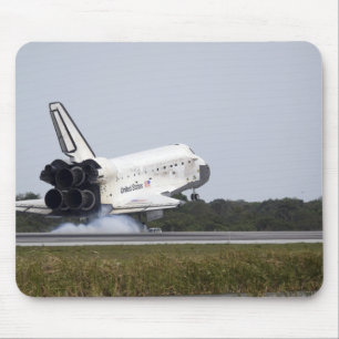 Space Shuttle Discovery touches down 2 Mouse Pad