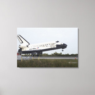 Space Shuttle Discovery touches down Canvas Print