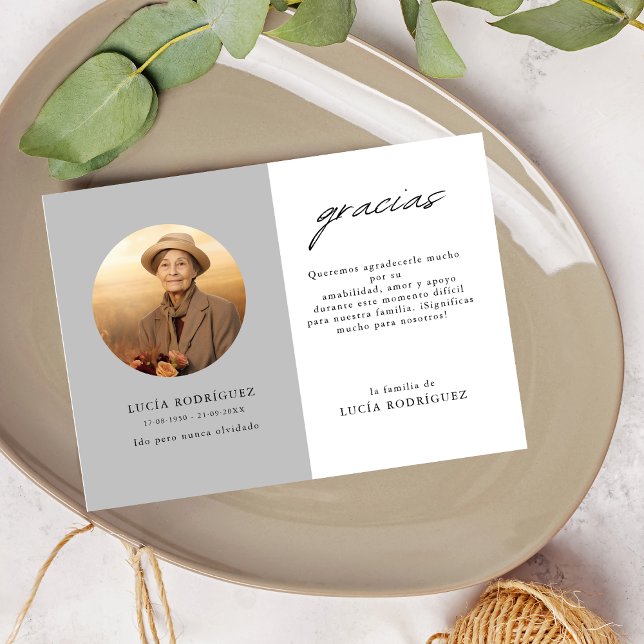 Spanish Funeral Gracias Oval Photo Thank You Card (Creator Uploaded)