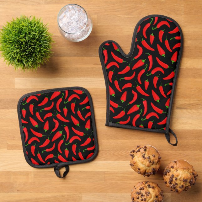 Spicy Red Chili Pepper Patterned Oven Mitt & Pot Holder Set (Top Down)