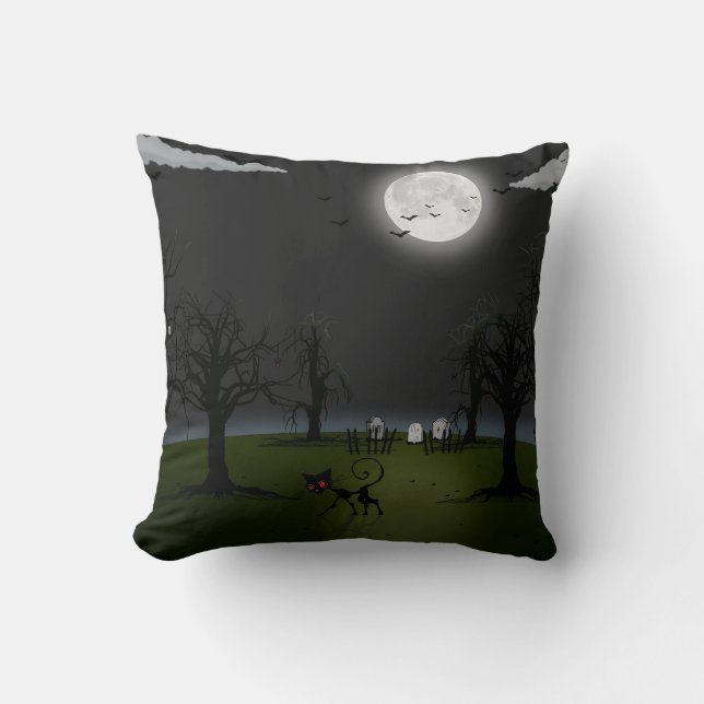 Spooky night throw pillow (Front)