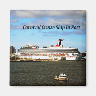 Square magnet with a photo of a cruise ship