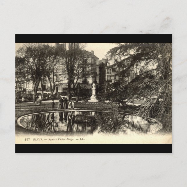 Square Victor Hugo BLOISE FRANCE Postcard (Front)