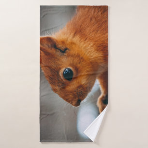 SQUIRREL ON TREE TRUNK BATH TOWEL