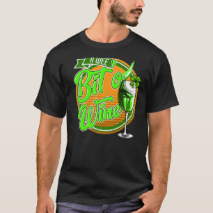 St Patrick's Day A Wee Bit O' Wine Funny Mom Women T-Shirt